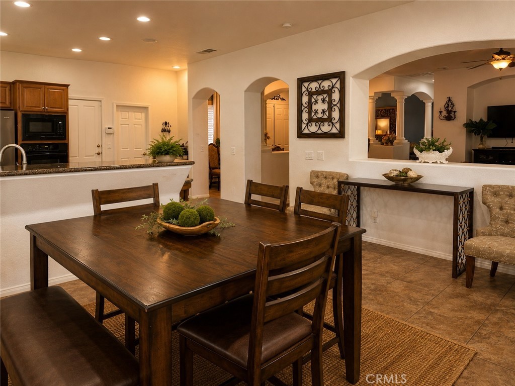 23841 Piedras Road Perris, CA 92570 - Photo 28 of 70 Breakfast area