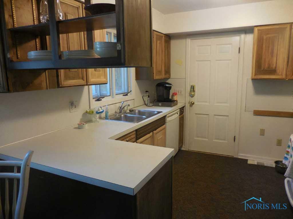 10344 Obee Road Whitehouse, OH 43571 - Photo 4 of 14 Kitchen.
