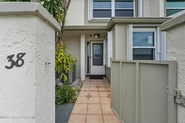 a entryway with a outdoor space