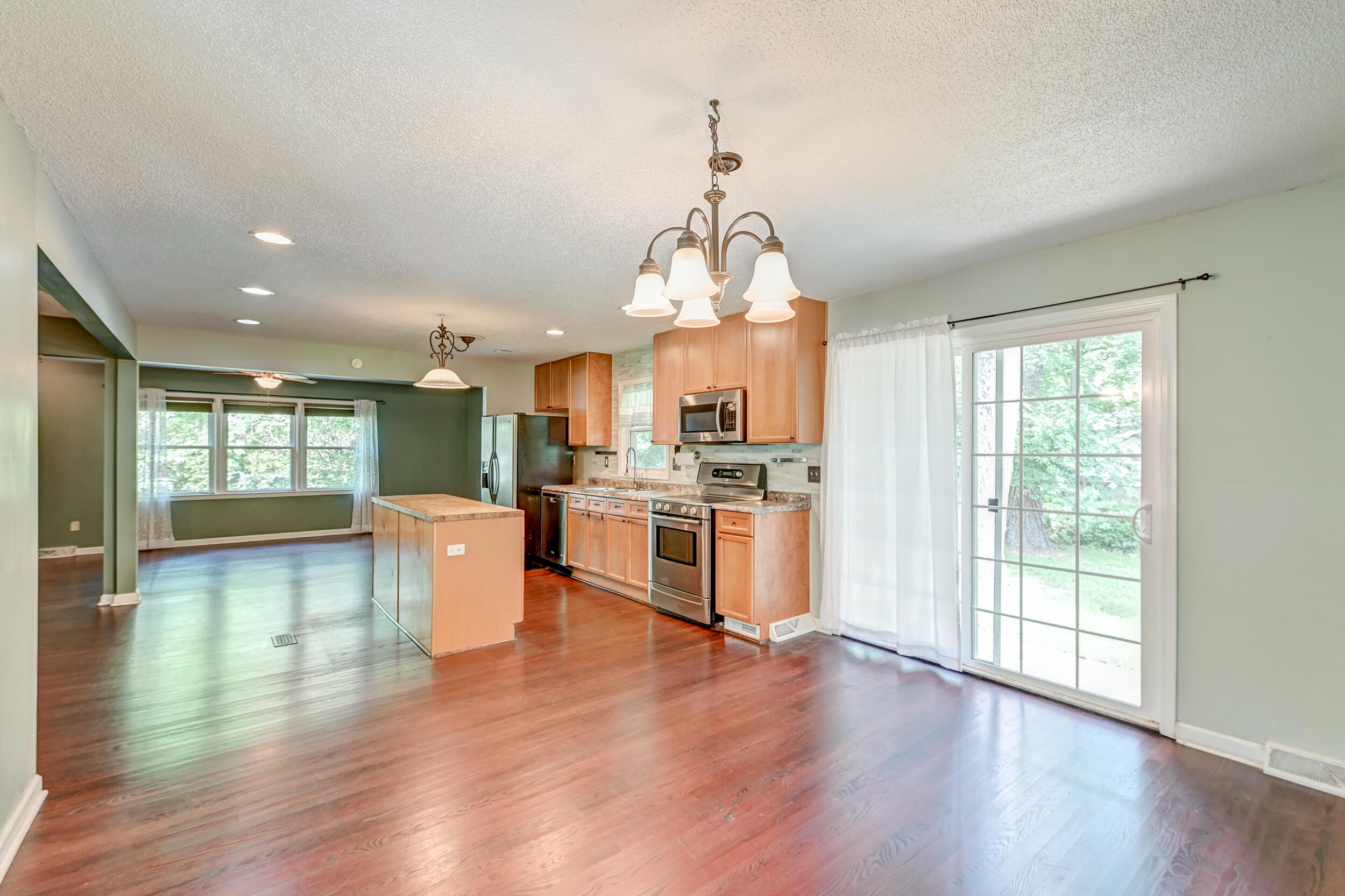707 Old Golf Road Summerville, SC 29483 - Photo 4 of 39 DSC_4615_6_7_8_9