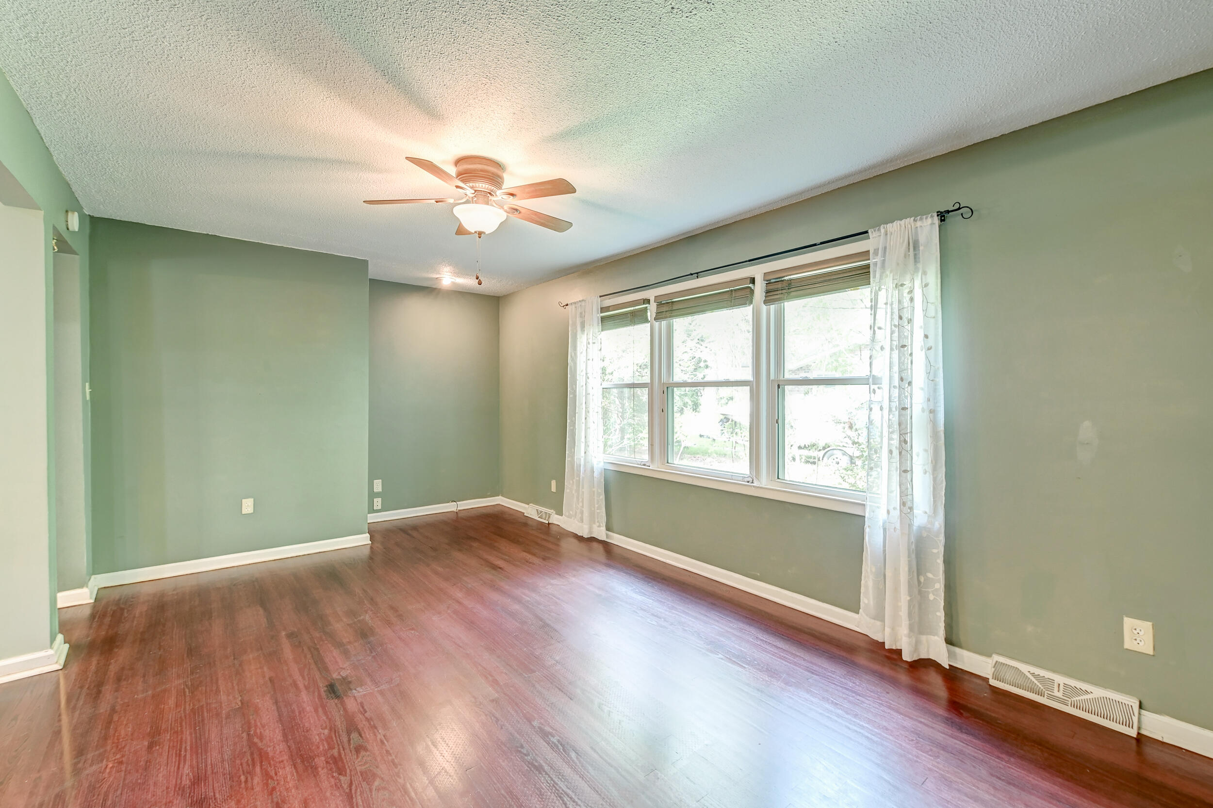 707 Old Golf Road Summerville, SC 29483 - Photo 5 of 39 DSC_4630_1_2_3_4