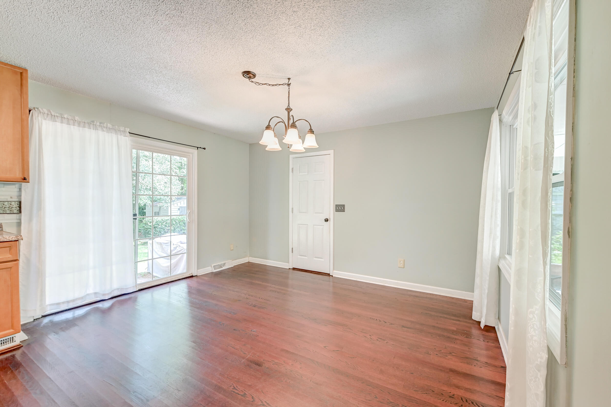707 Old Golf Road Summerville, SC 29483 - Photo 7 of 39 DSC_4605_6_7_8_9
