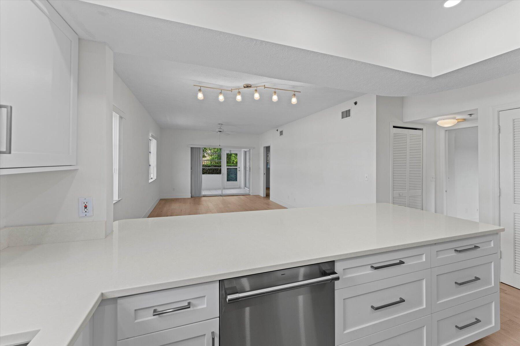 2950 Southeast Ocean Boulevard, Unit 109101 Stuart, FL 34996 - Photo 12 of 41 2950 SE Ocean #109-101 (25)