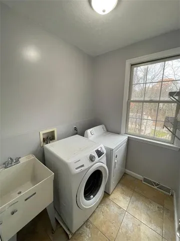 $3,150 | 1513 King Henry Drive, Pittsburgh, PA 15237