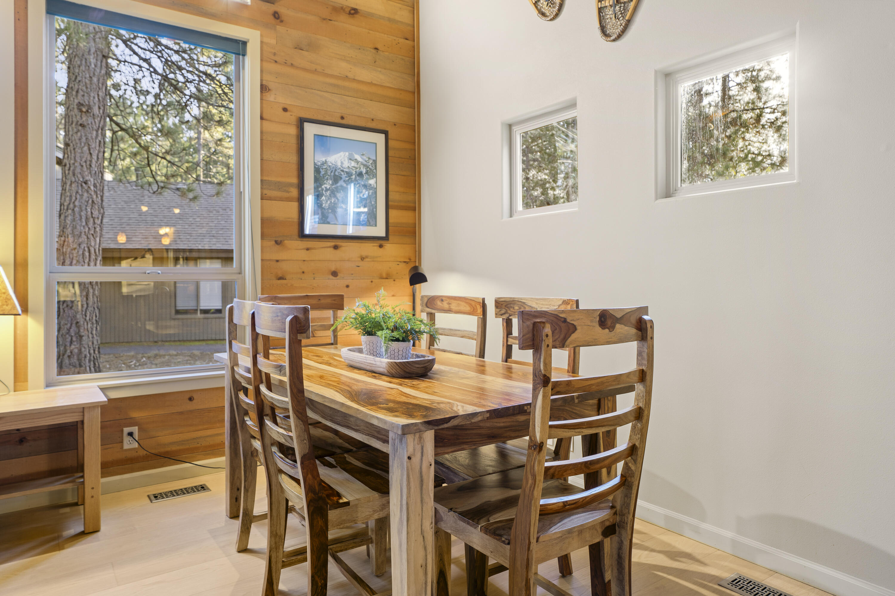 57532 Tamarack Lane, Unit 10 Sunriver, OR 97707 - Photo 8 of 21 Second Dining Area