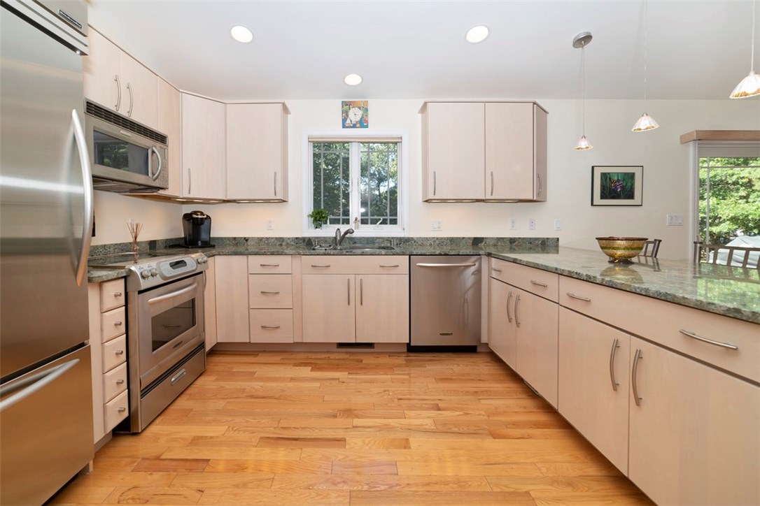60 Walsh Road Charlestown, RI 02813 - Photo 9 of 27 Kitchen with granite, Stainless appliances