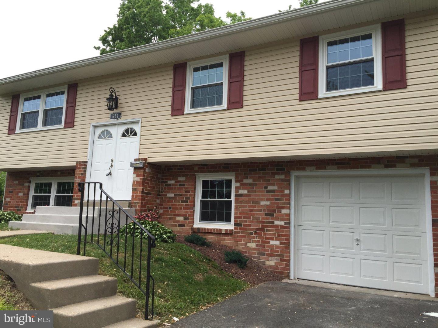 681 Cedarbrook Road Southampton, PA 18966 - Photo 2 of 17 Gallery Image 2