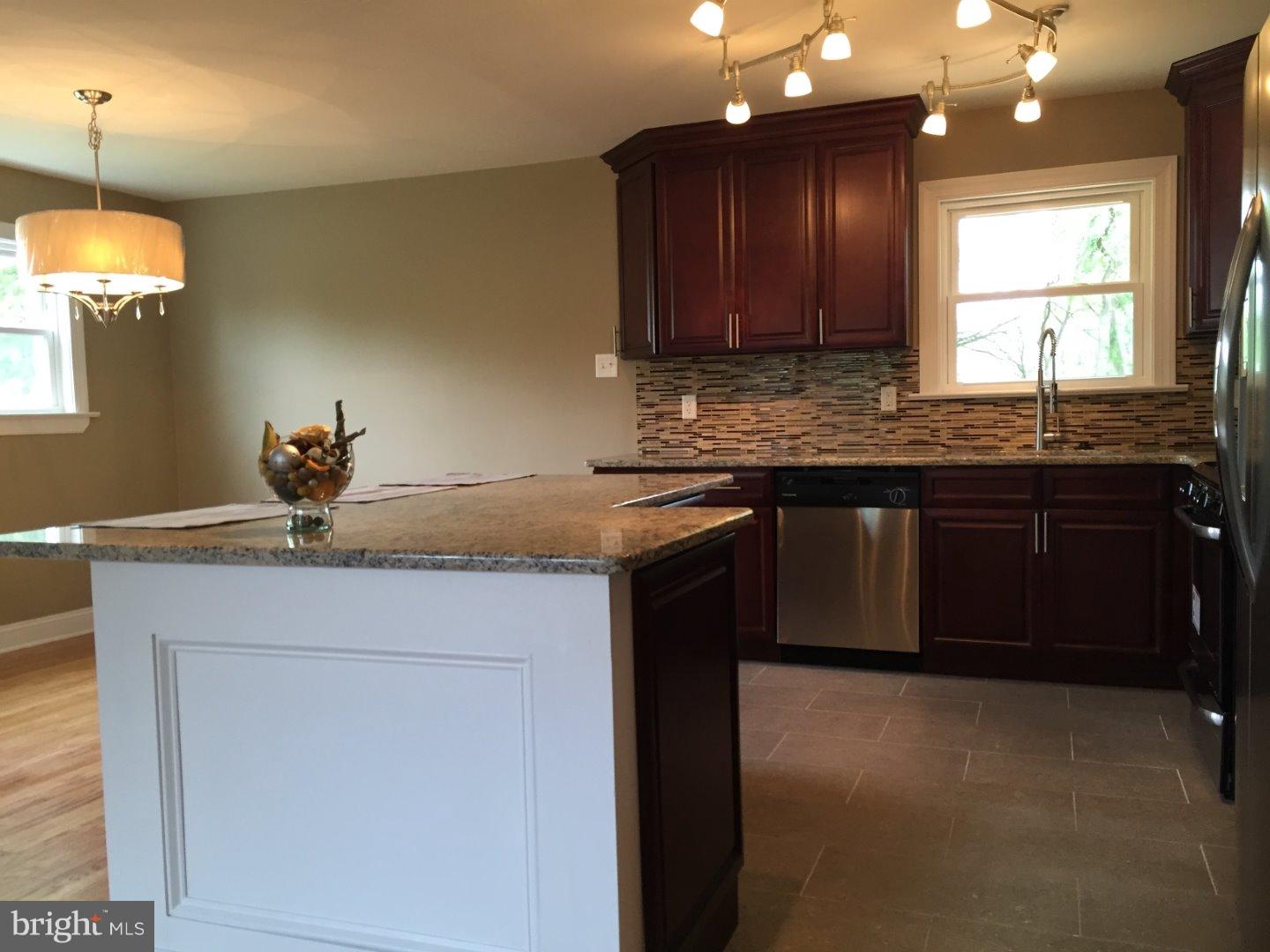 681 Cedarbrook Road Southampton, PA 18966 - Photo 4 of 17 Gallery Image 4