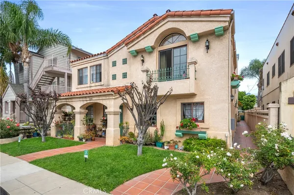 $1,790,000 | 1052 Belmont Avenue, Long Beach, CA 90804