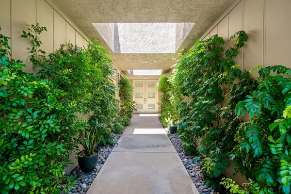 $1,099,000 | 7 Dartmouth Drive, Rancho Mirage, CA 92270