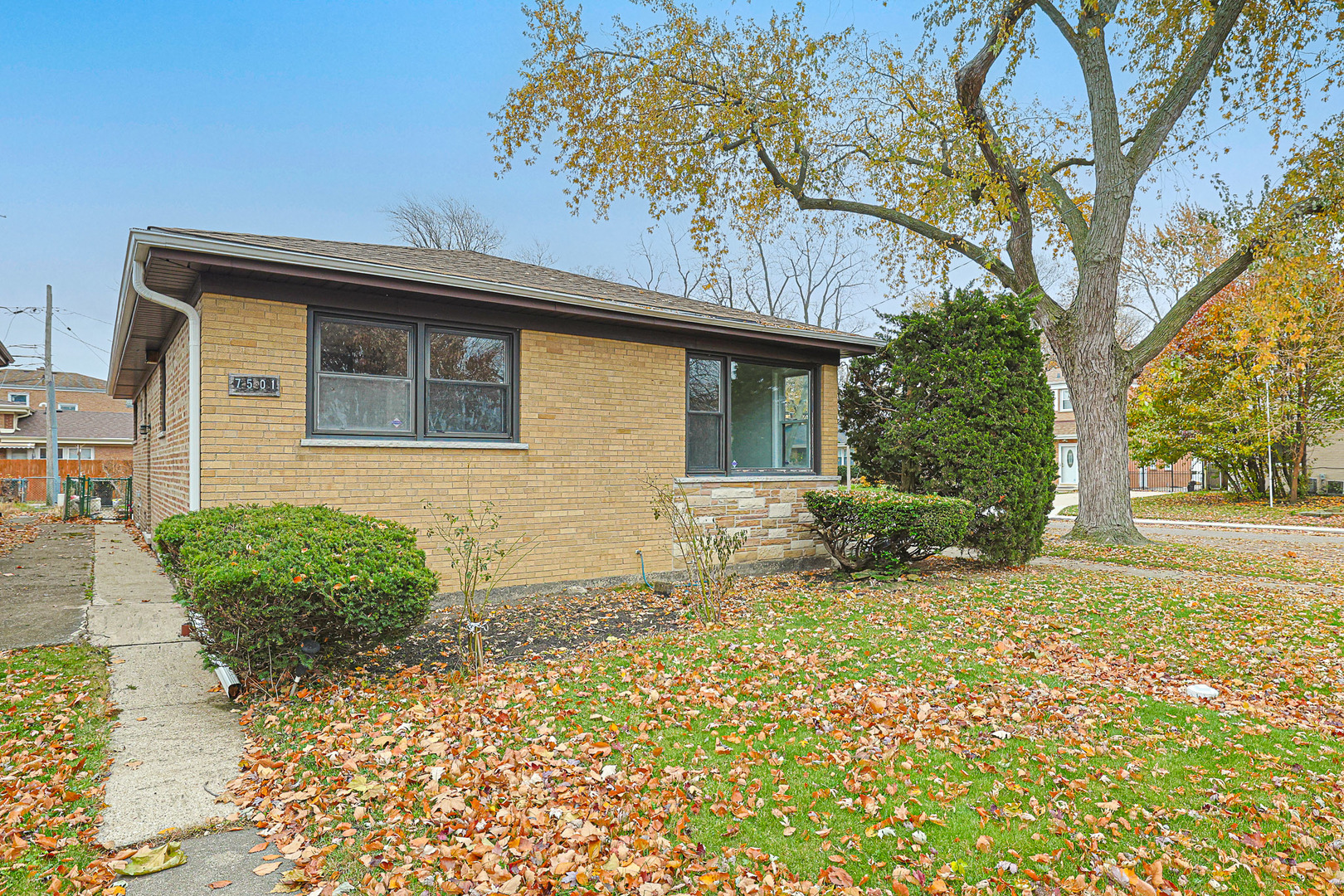 7501 East Prairie Road Skokie, IL 60076 - Photo 2 of 36