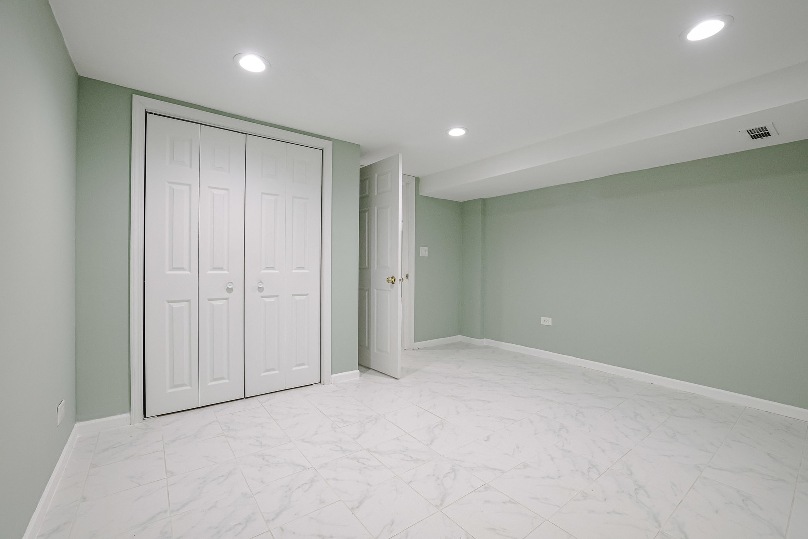 7501 East Prairie Road Skokie, IL 60076 - Photo 28 of 36