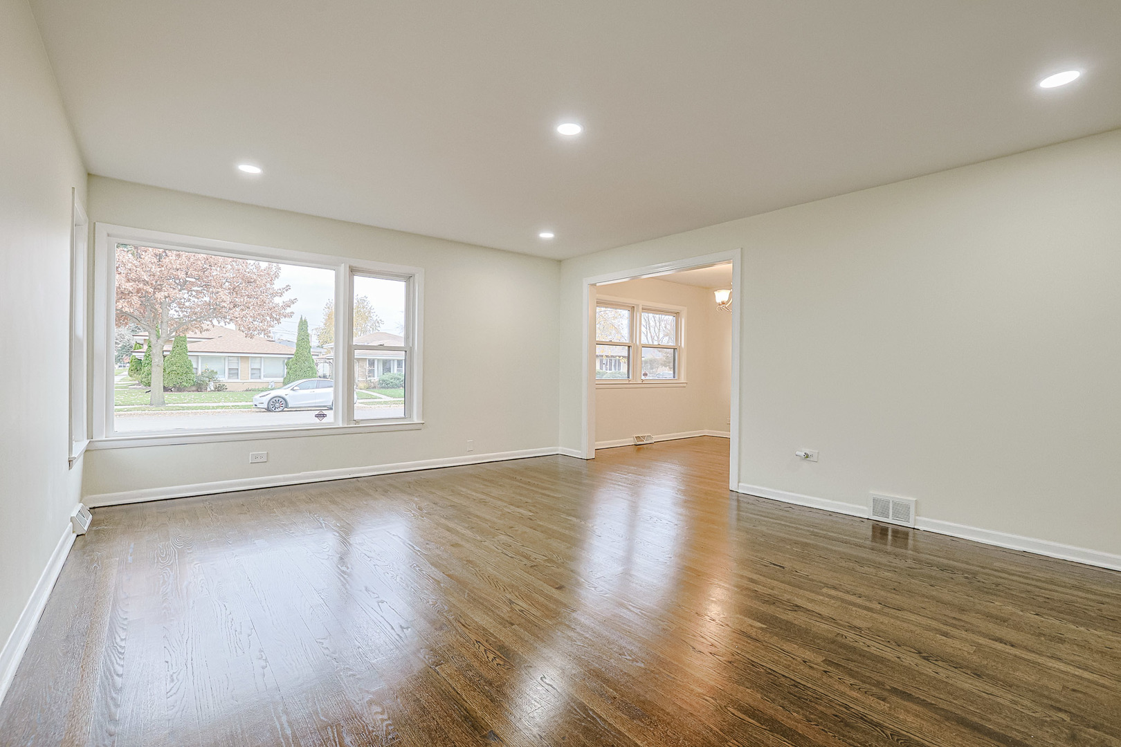 7501 East Prairie Road Skokie, IL 60076 - Photo 8 of 36