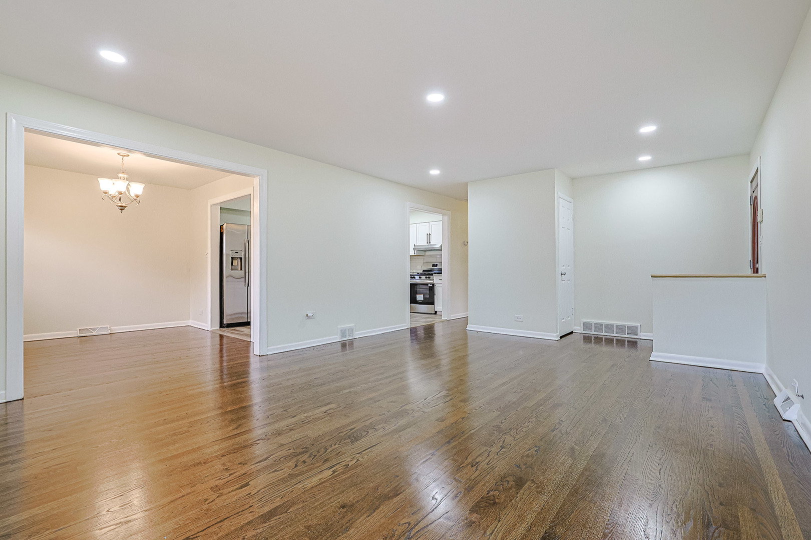 7501 East Prairie Road Skokie, IL 60076 - Photo 10 of 36