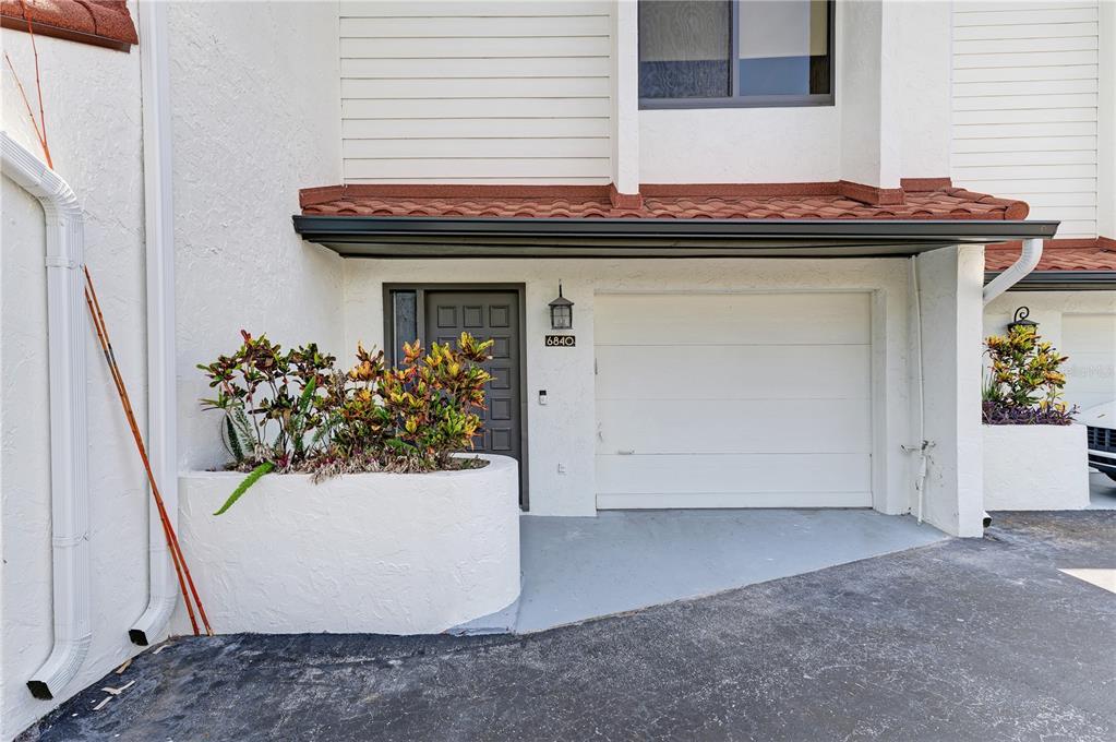 6840 Midnight Pass Road, Unit 6840 Sarasota, FL 34242 - Photo 3 of 66 a view of living room