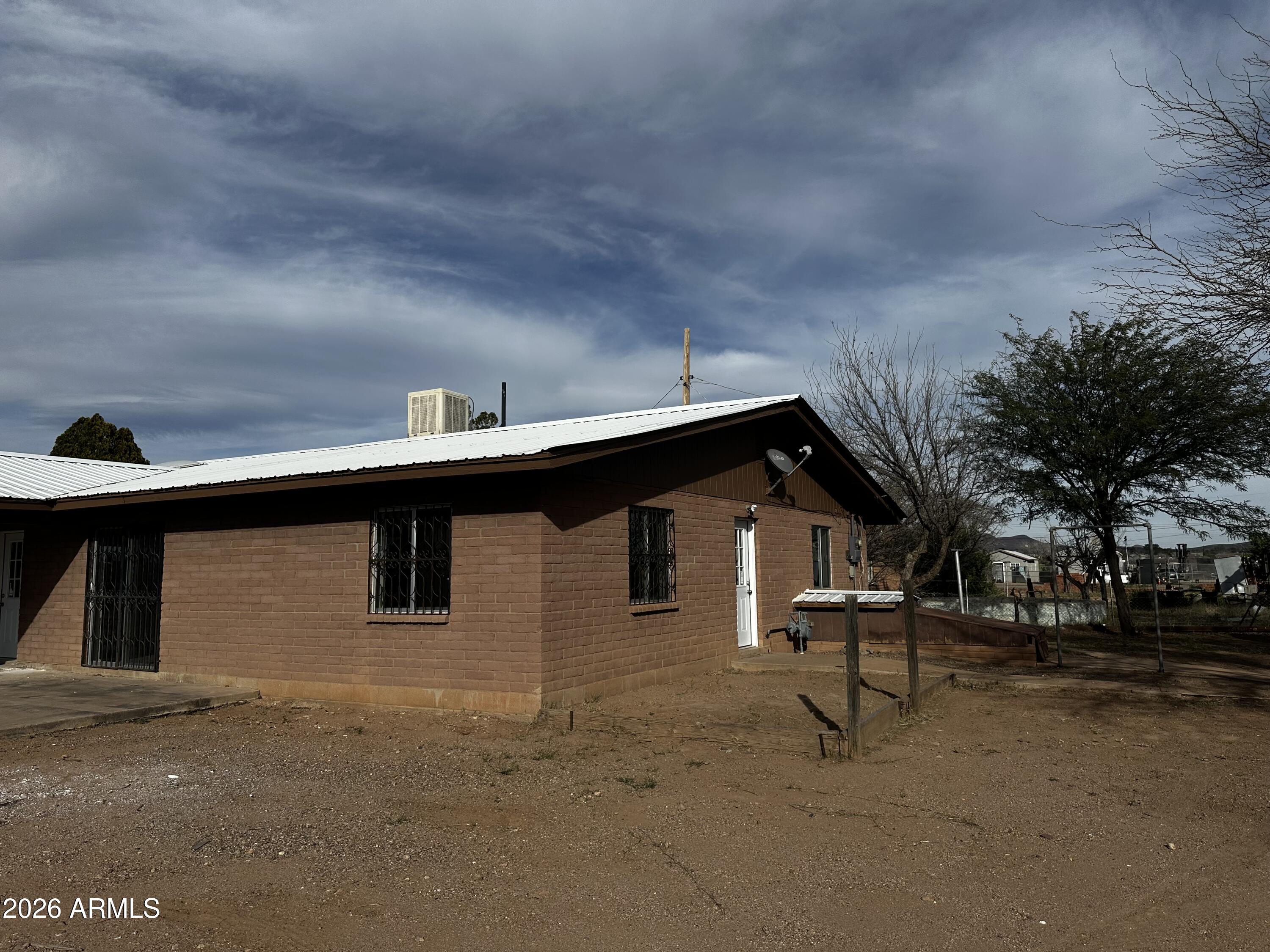 217 East 21st Street Douglas, AZ 85607 - Photo 21 of 23 a backyard of a house with table and chairs