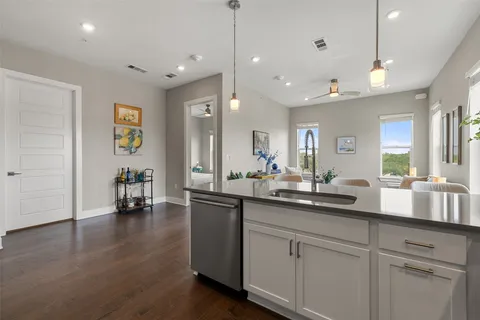 $400,000 | 4501 Jackson Avenue, Unit 5205, Austin, TX 78731