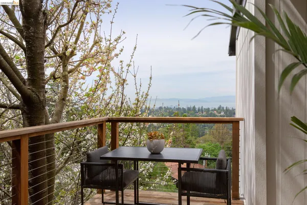 $1,098,000 | 5915 Mazuela Drive, Oakland, CA 94611