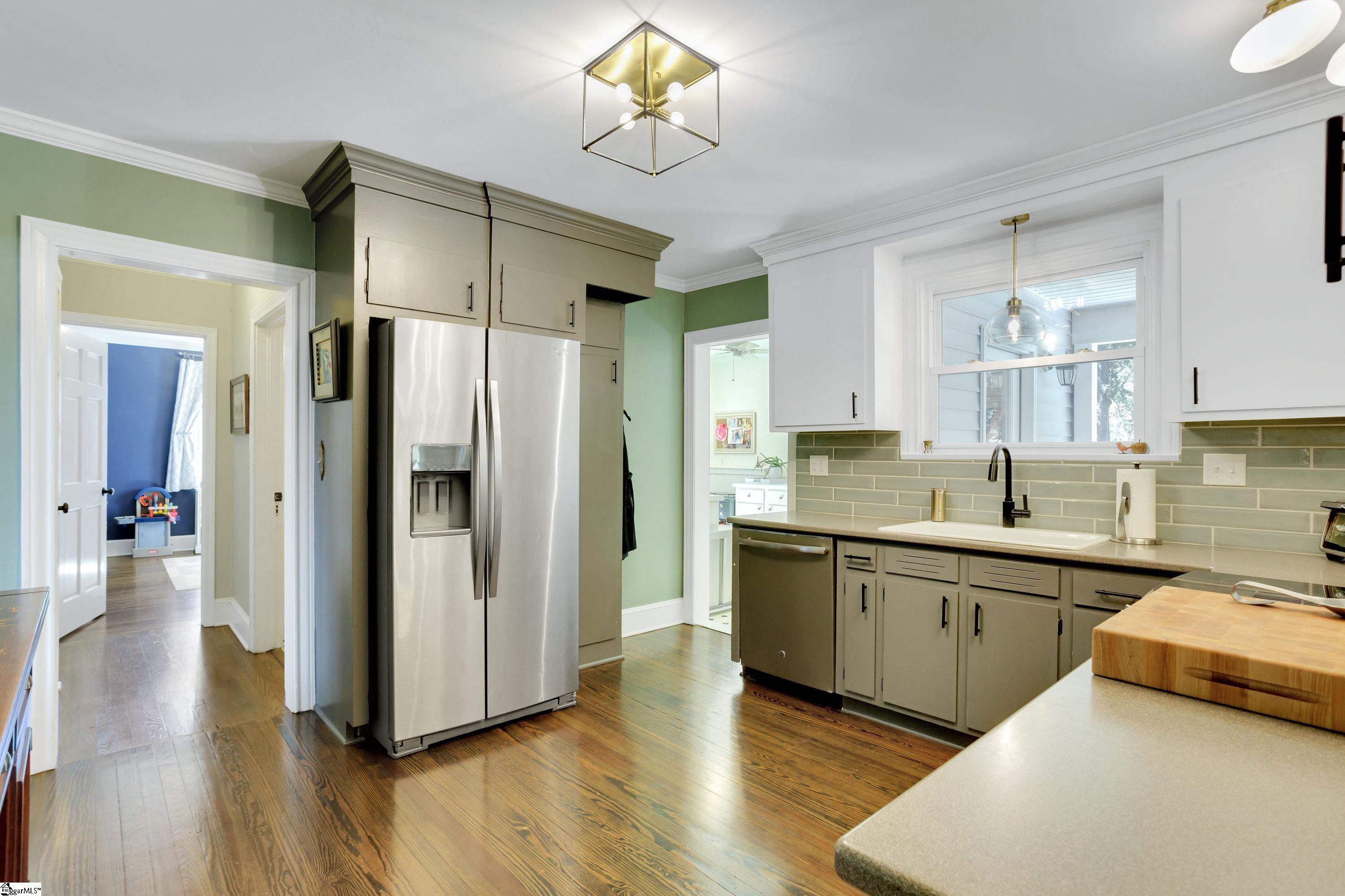 305 Summit Drive Greenville, SC 29609 - Photo 13 of 36