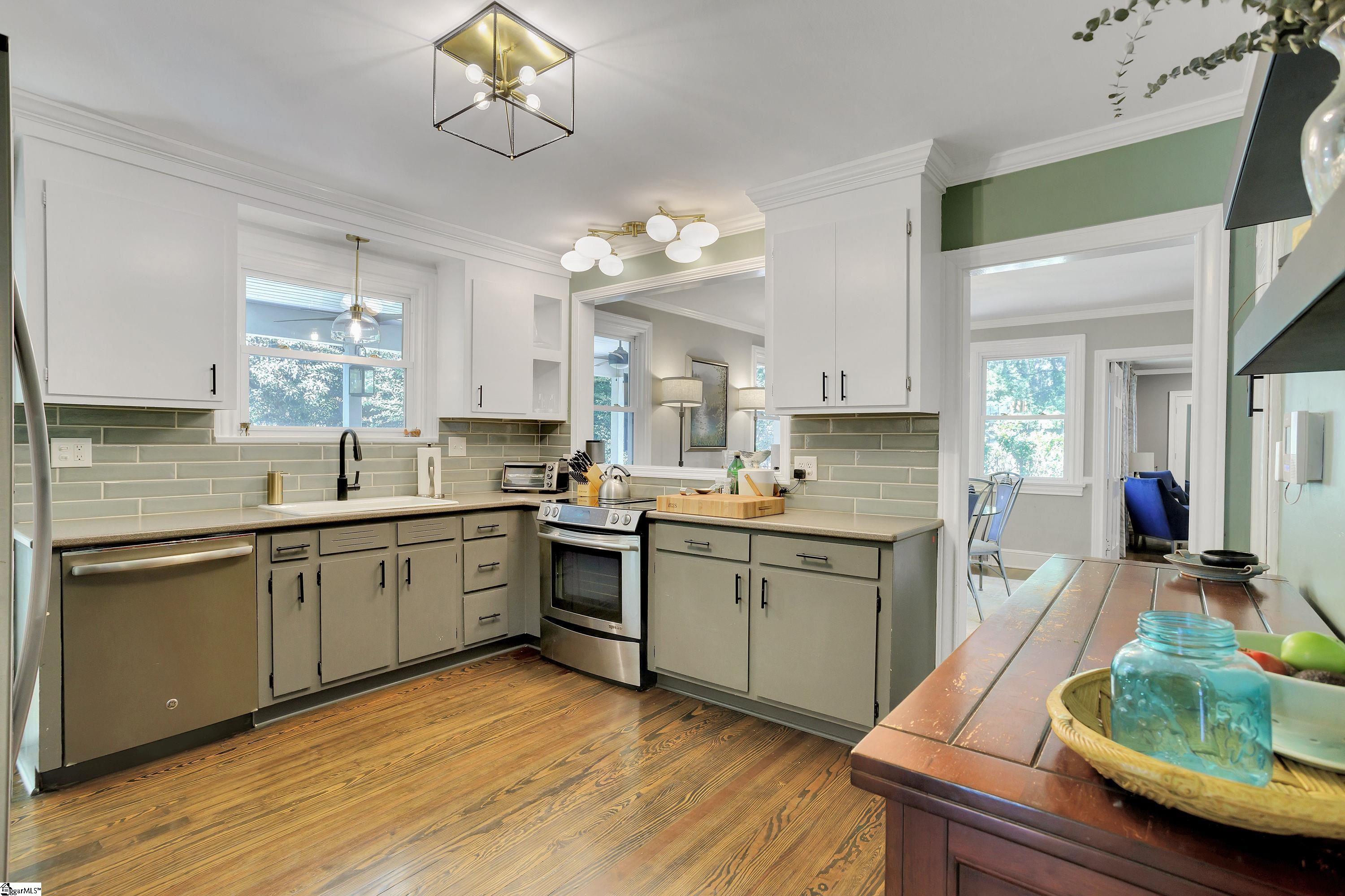 305 Summit Drive Greenville, SC 29609 - Photo 14 of 36