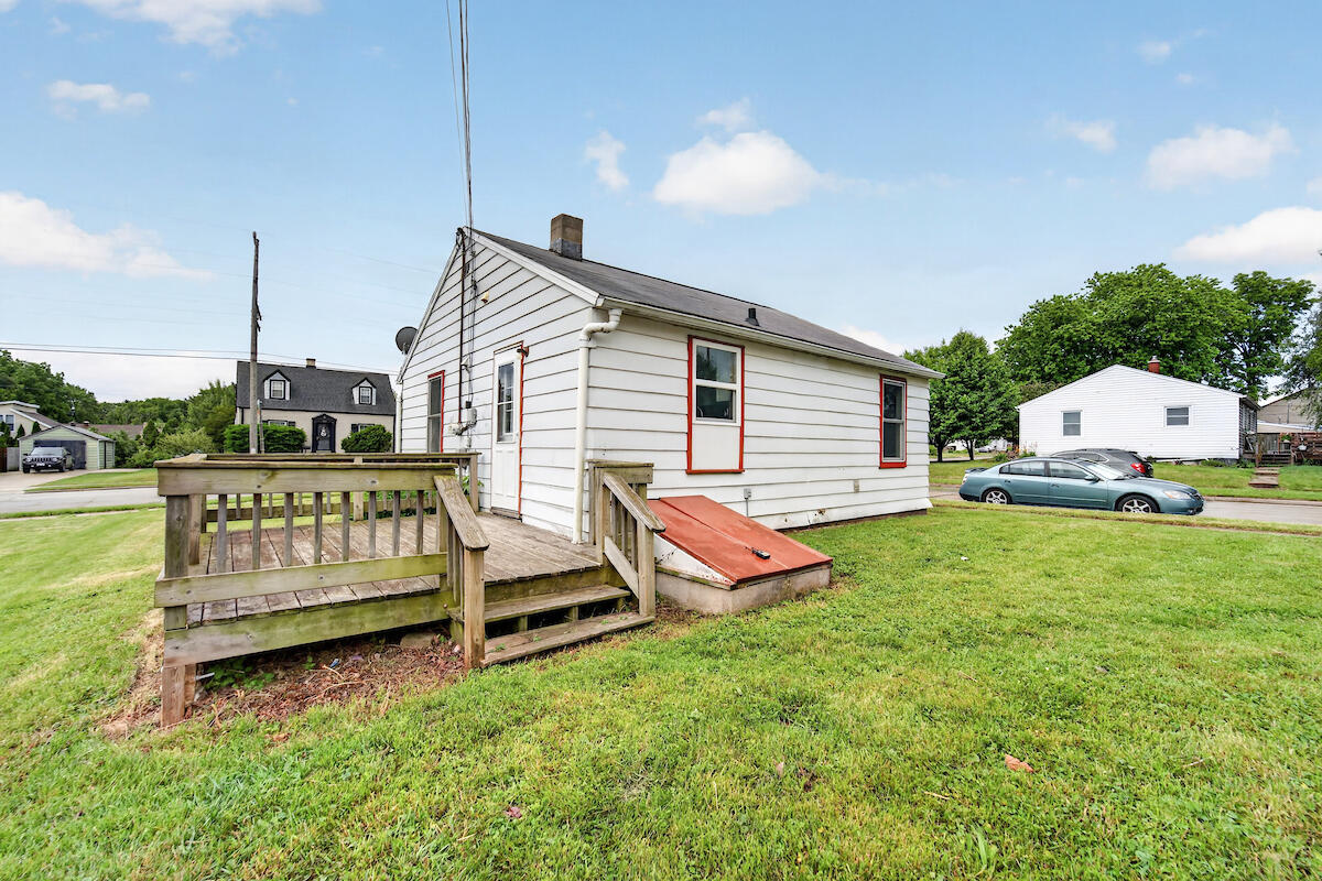 4124 21st Street Racine, WI 53405 - Photo 14 of 18 Deck