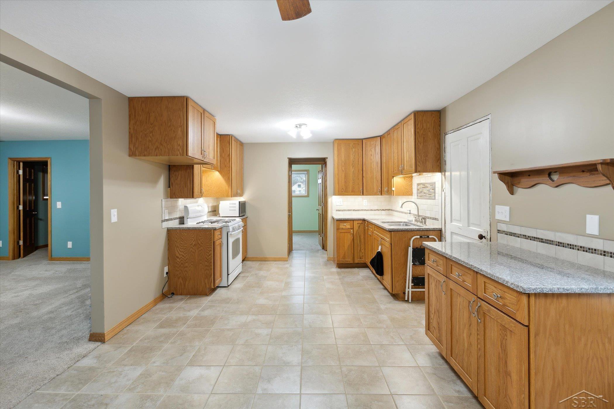 2367 South Nine Mile Road Kawkawlin, MI 48631 - Photo 13 of 50 50130384-cd35aa76-e3bf-47e0-a132-25728c7d2dd8.JPG