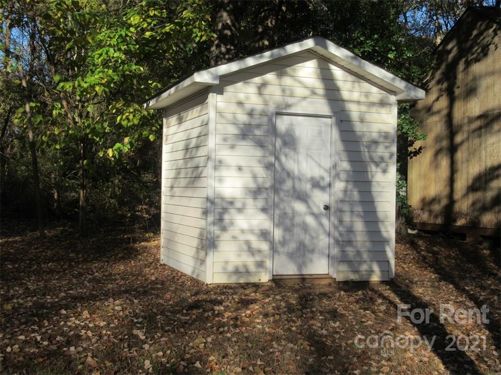 1058 Springdale Drive Maiden, NC 28650 - Photo 21 of 21 a backyard of a house