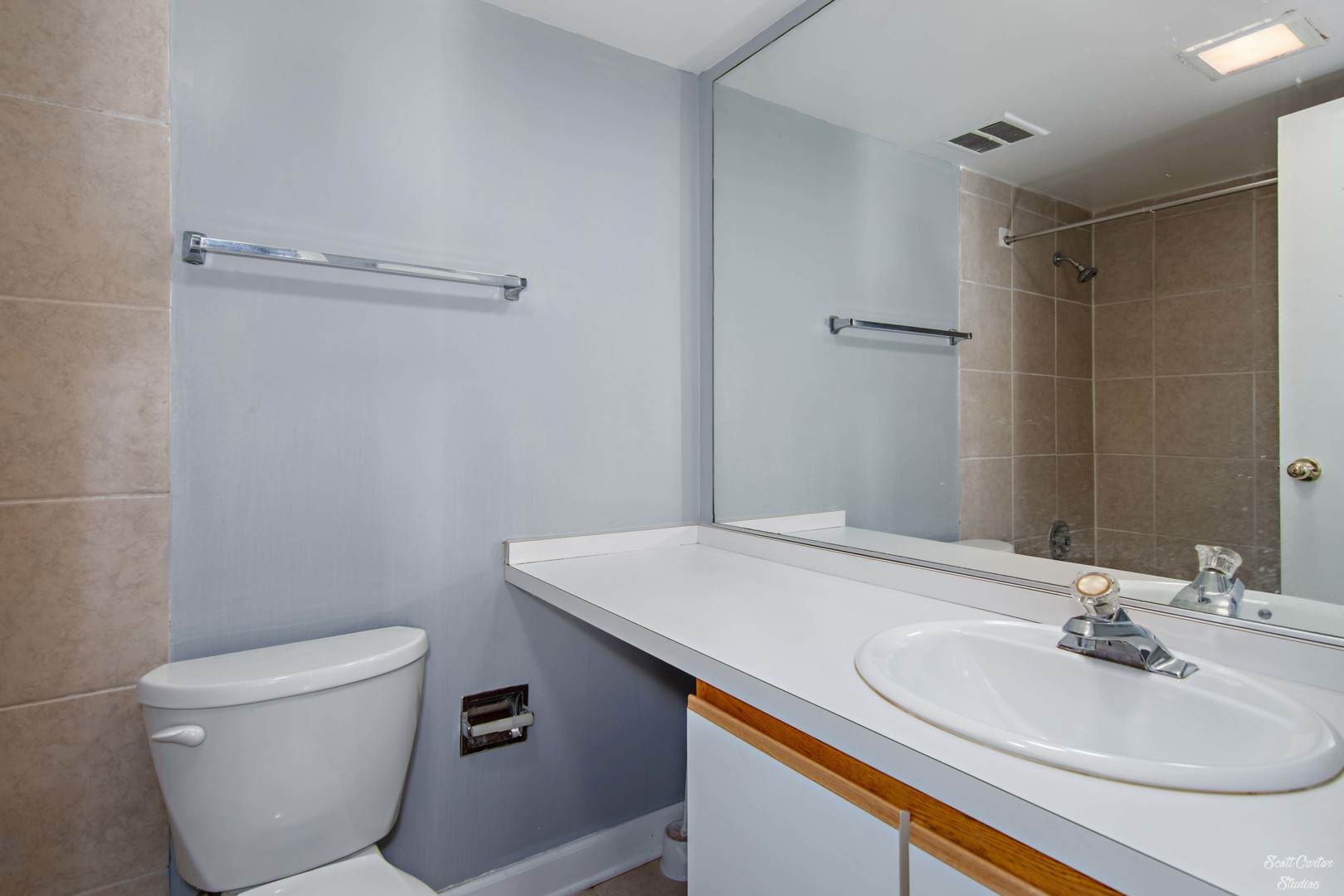 4608 Euclid Avenue, Unit 2B Rolling Meadows, IL 60008 - Photo 11 of 14 a bathroom with a sink a toilet and shower