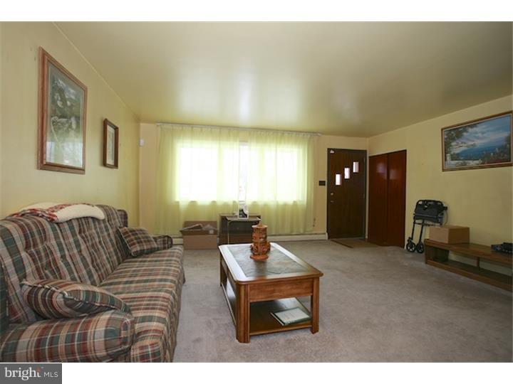 3124 Markle Road East Norriton, PA 19403 - Photo 2 of 12 Living Room