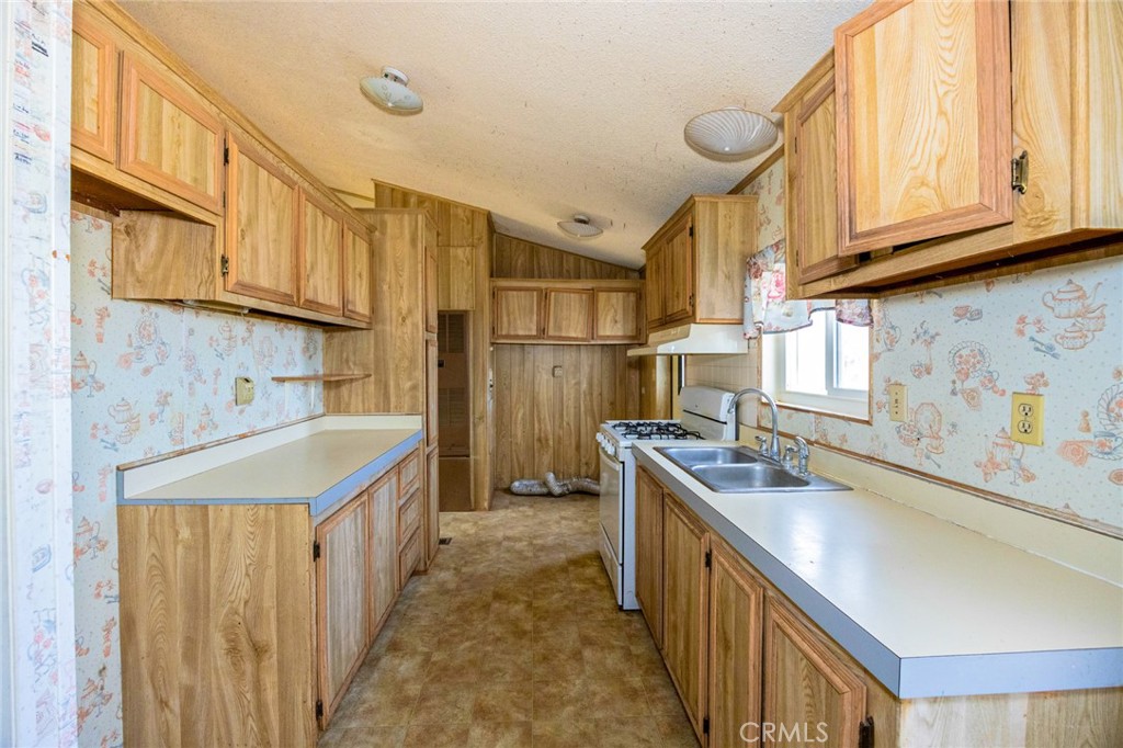 4232 Coyote Road Phelan, CA 92371 - Photo 26 of 55