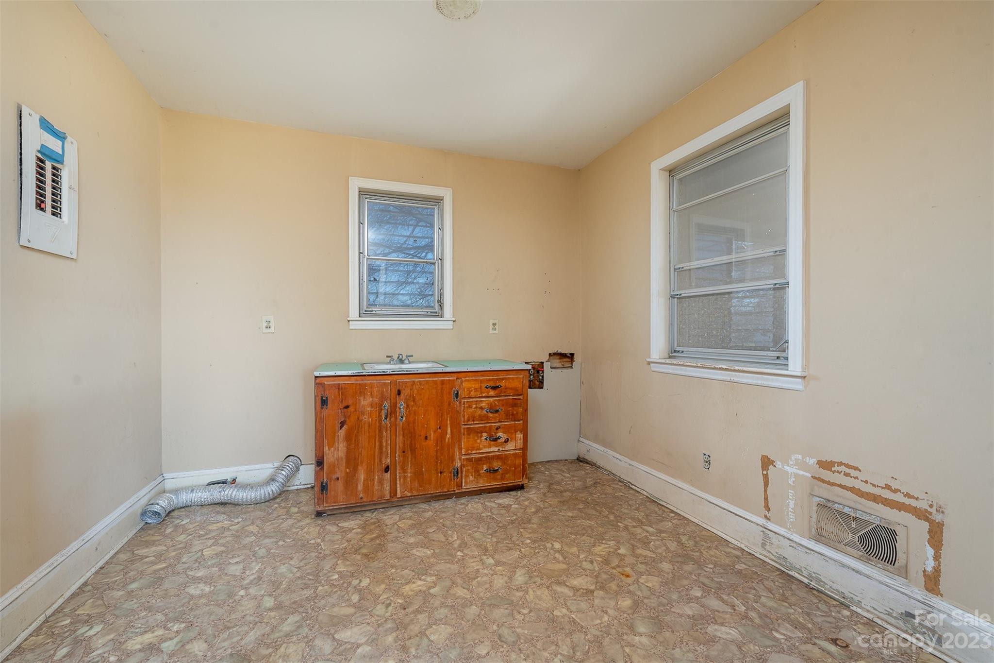 2765 Long Circle Iron Station, NC 28080 - Photo 20 of 26 an empty room with windows