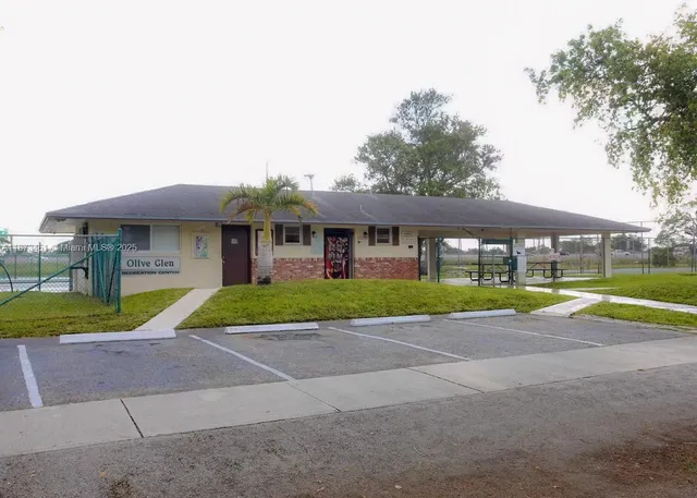 $1,390 | 304 Northwest 30th Court, Unit 102, Pompano Beach, FL 33064