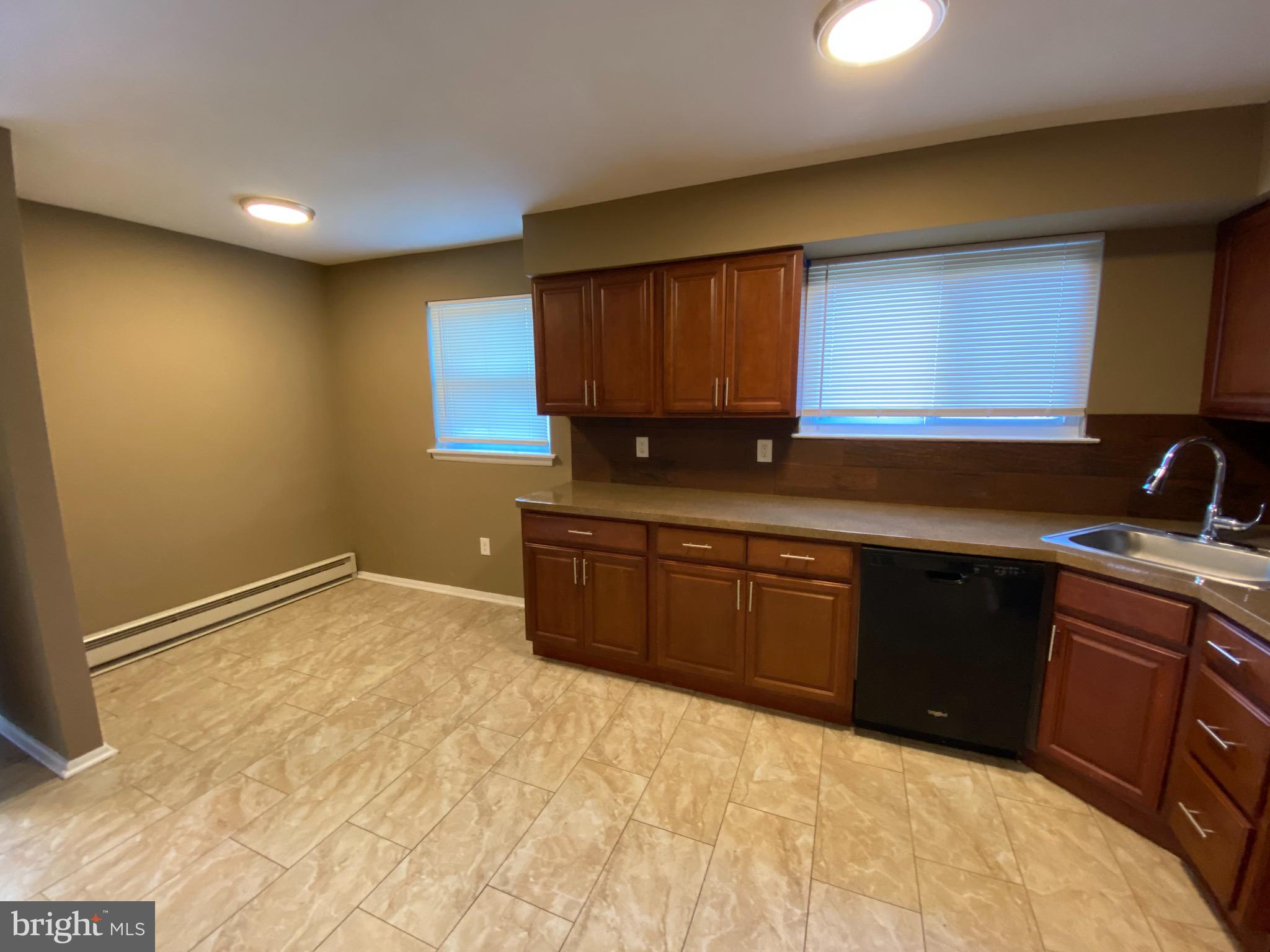 14 Kings Road Sicklerville, NJ 08081 - Photo 3 of 10