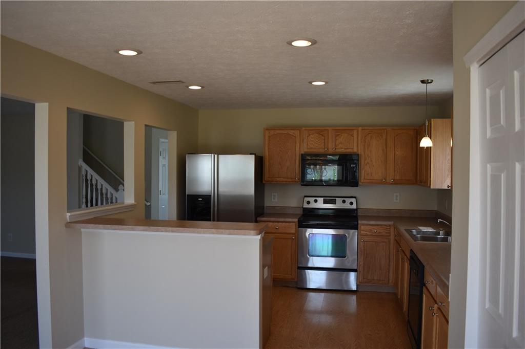 924 Needle Ridge Lane Brownsburg, IN 46112 - Photo 12 of 30 Gallery Image 12