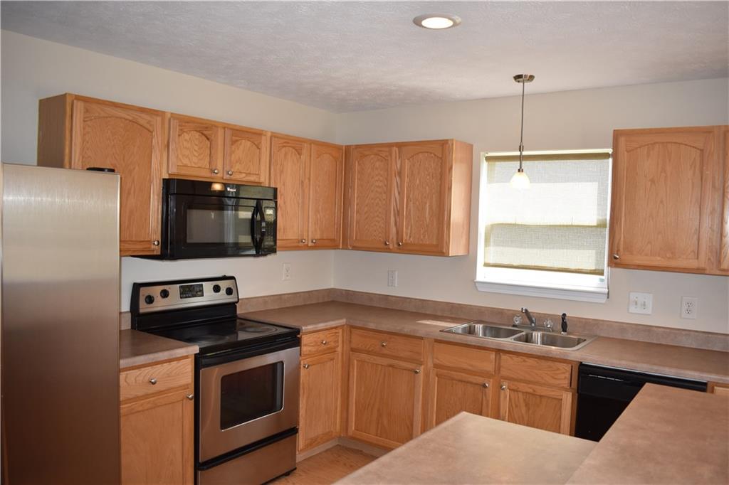 924 Needle Ridge Lane Brownsburg, IN 46112 - Photo 10 of 30 Gallery Image 10