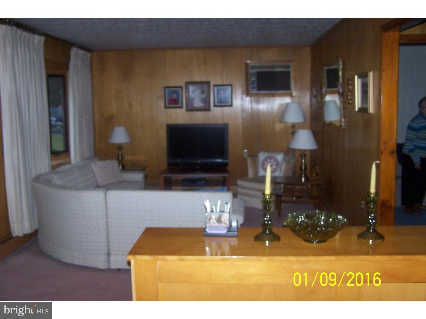 554 Tuscarora Park Road Barnesville, PA 18214 - Photo 5 of 14 Living Room