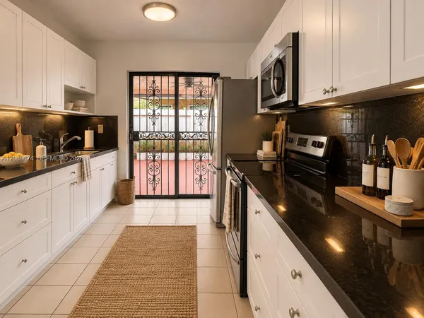 $2,600 | 2775 West 62nd Place, Unit 105, Hialeah, FL 33016