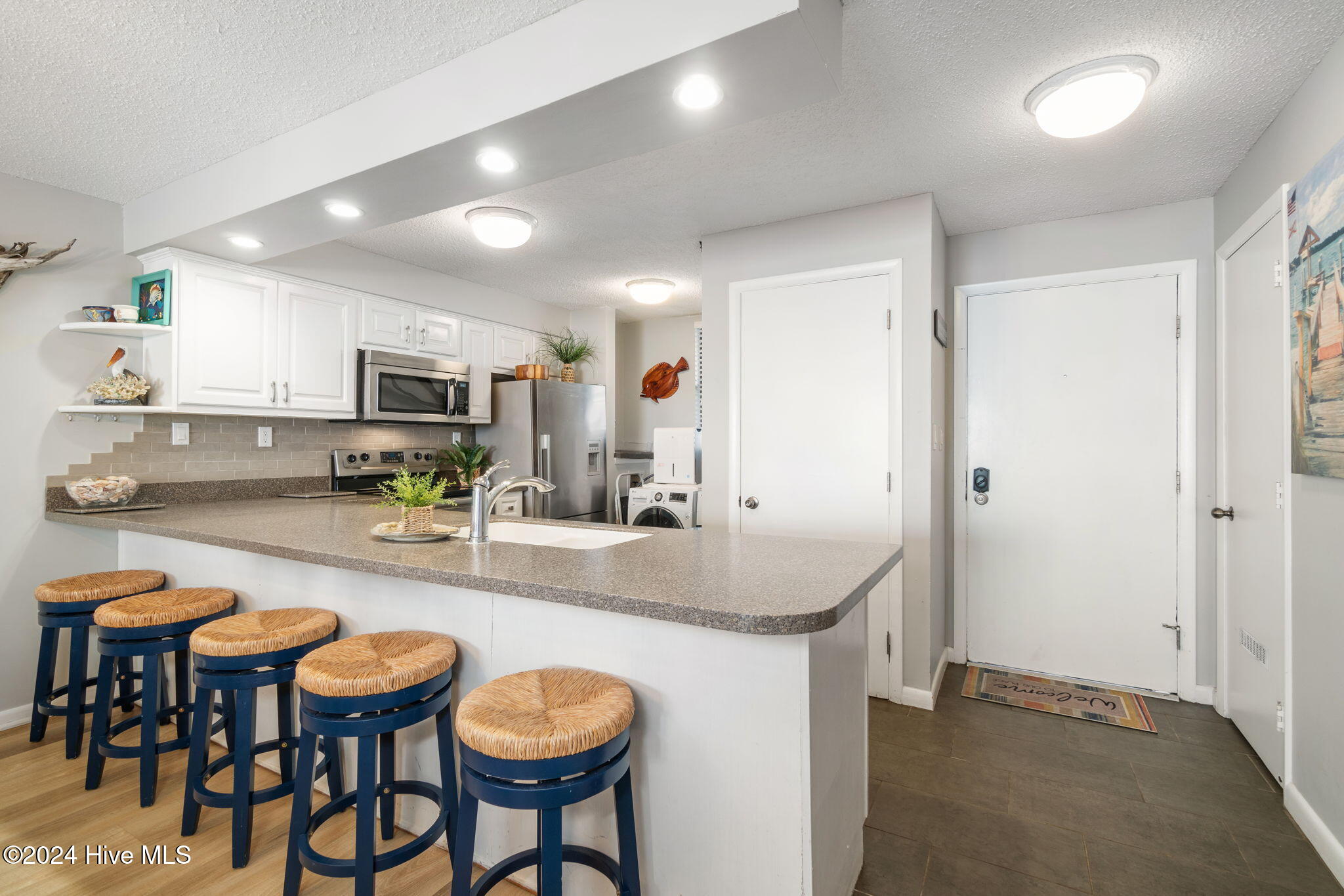 1505 Salter Path Road, Unit 203 A SUMMER WINDS Atlantic Beach, NC 28512 - Photo 5 of 42 Kitchen w/ peninsula seating