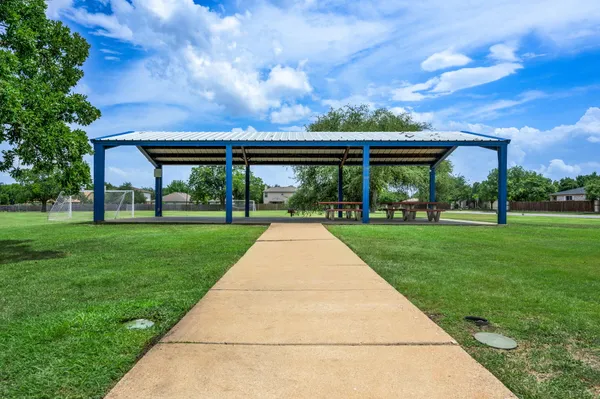 a view of yard with green space