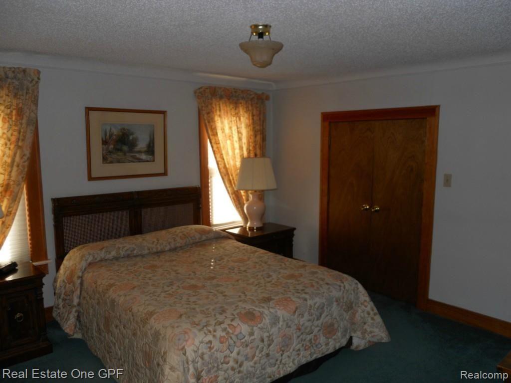 1617 Roslyn Road Grosse Pointe, MI 48236 - Photo 10 of 12 10 DSCN0418.jpg