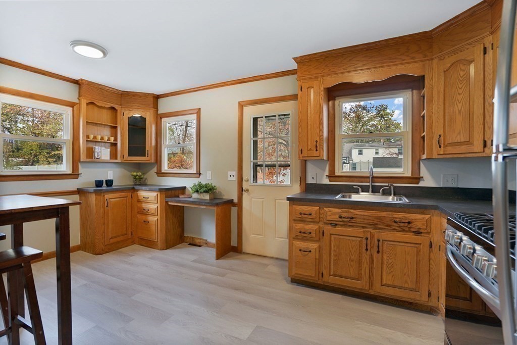 154 Sunrise Terrace Springfield, MA 01119 - Photo 4 of 38 Gallery Image 4