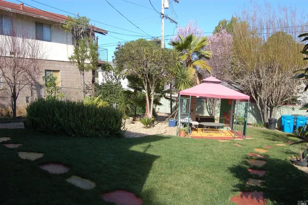 a view of a house with backyard and sitting area