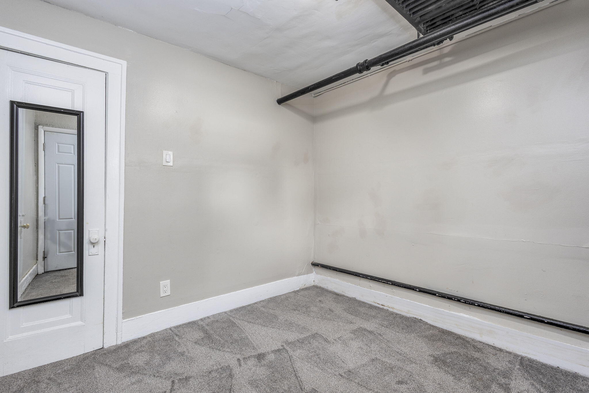 6225 Middlesex Street, Unit 5 Dearborn, MI 48126 - Photo 4 of 14 3-web-or-mls-Middlesex_6225_Unit5 - Bed