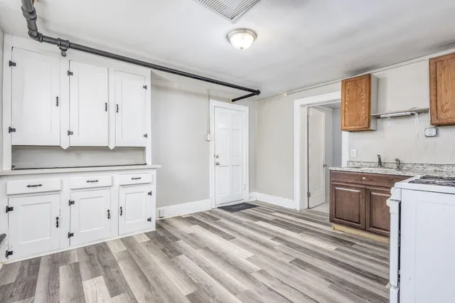 $825 | 6225 Middlesex Street, Unit 5, Dearborn, MI 48126