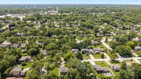 $499,999 | 18-w088 Claremont Drive, Darien, IL 60561
