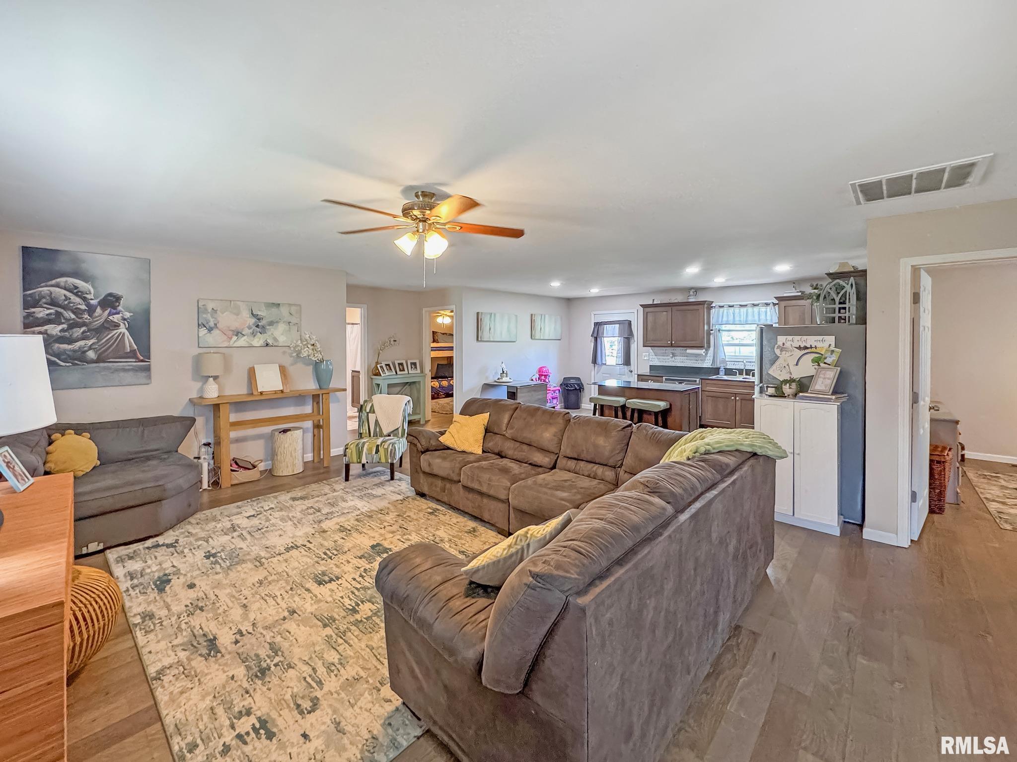 301 Mechanic Street Mount Sterling, IL 62353 - Photo 2 of 16