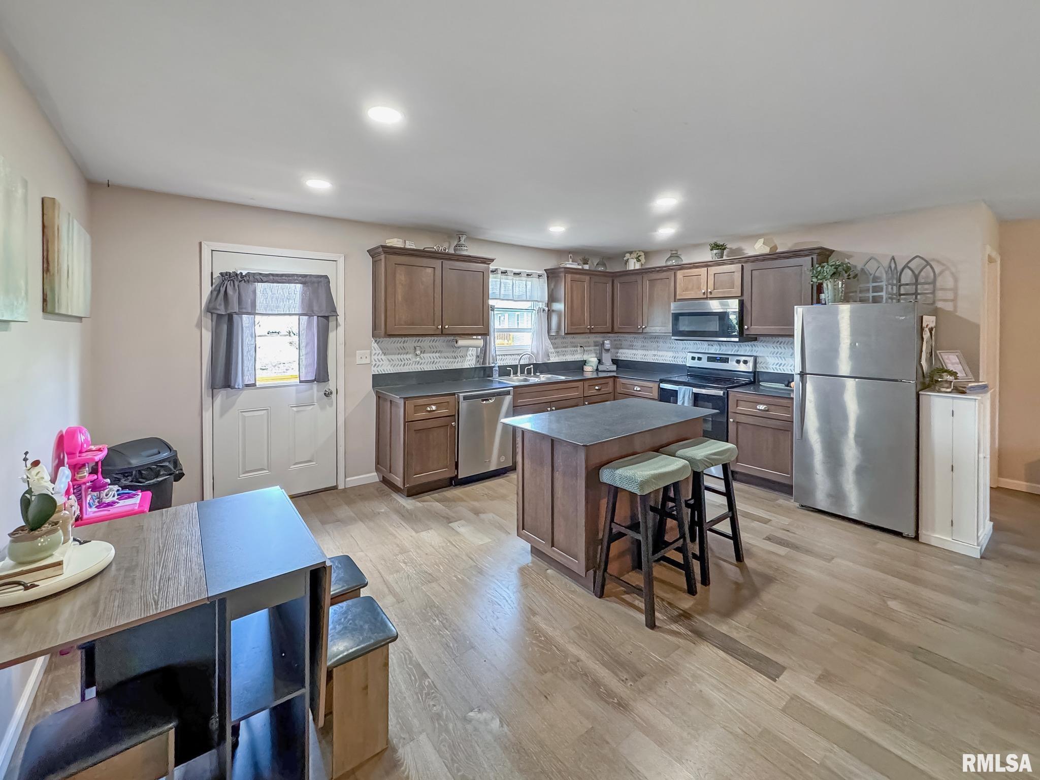 301 Mechanic Street Mount Sterling, IL 62353 - Photo 4 of 16