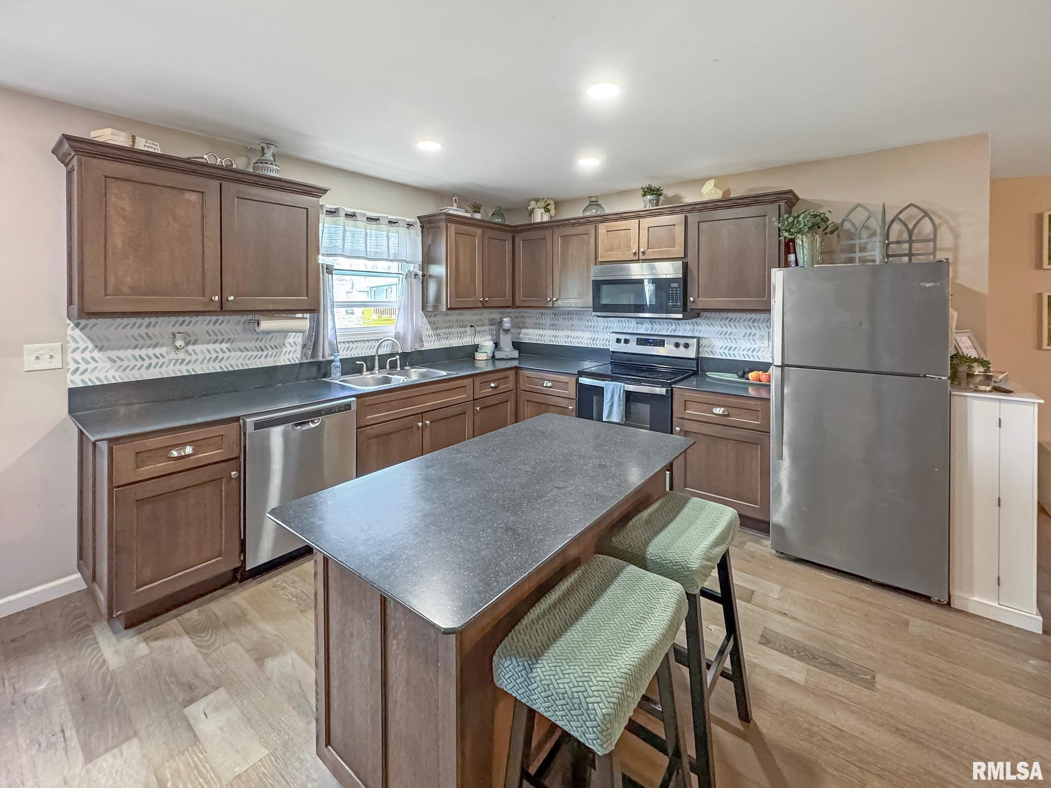 301 Mechanic Street Mount Sterling, IL 62353 - Photo 5 of 16