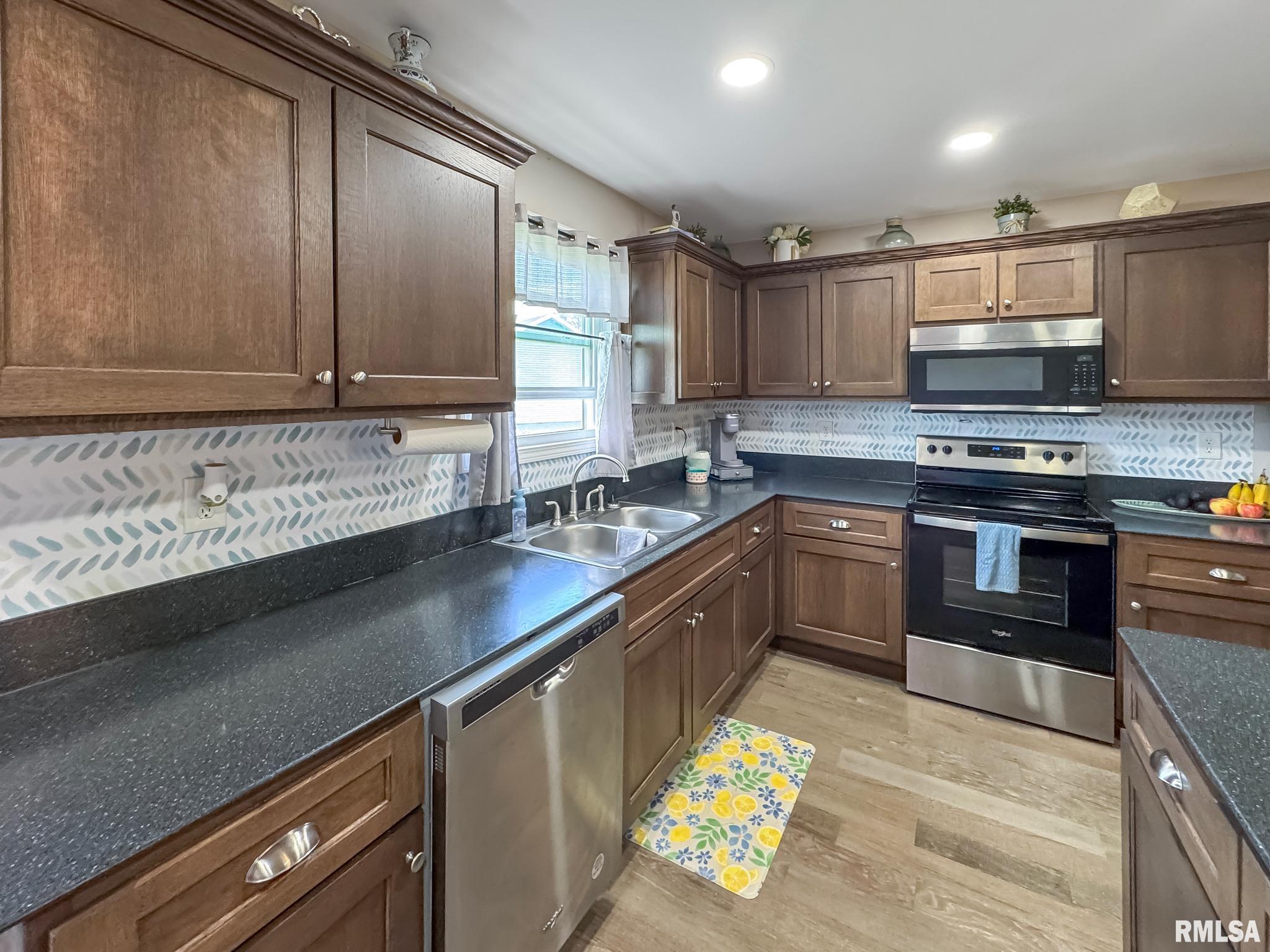 301 Mechanic Street Mount Sterling, IL 62353 - Photo 6 of 16
