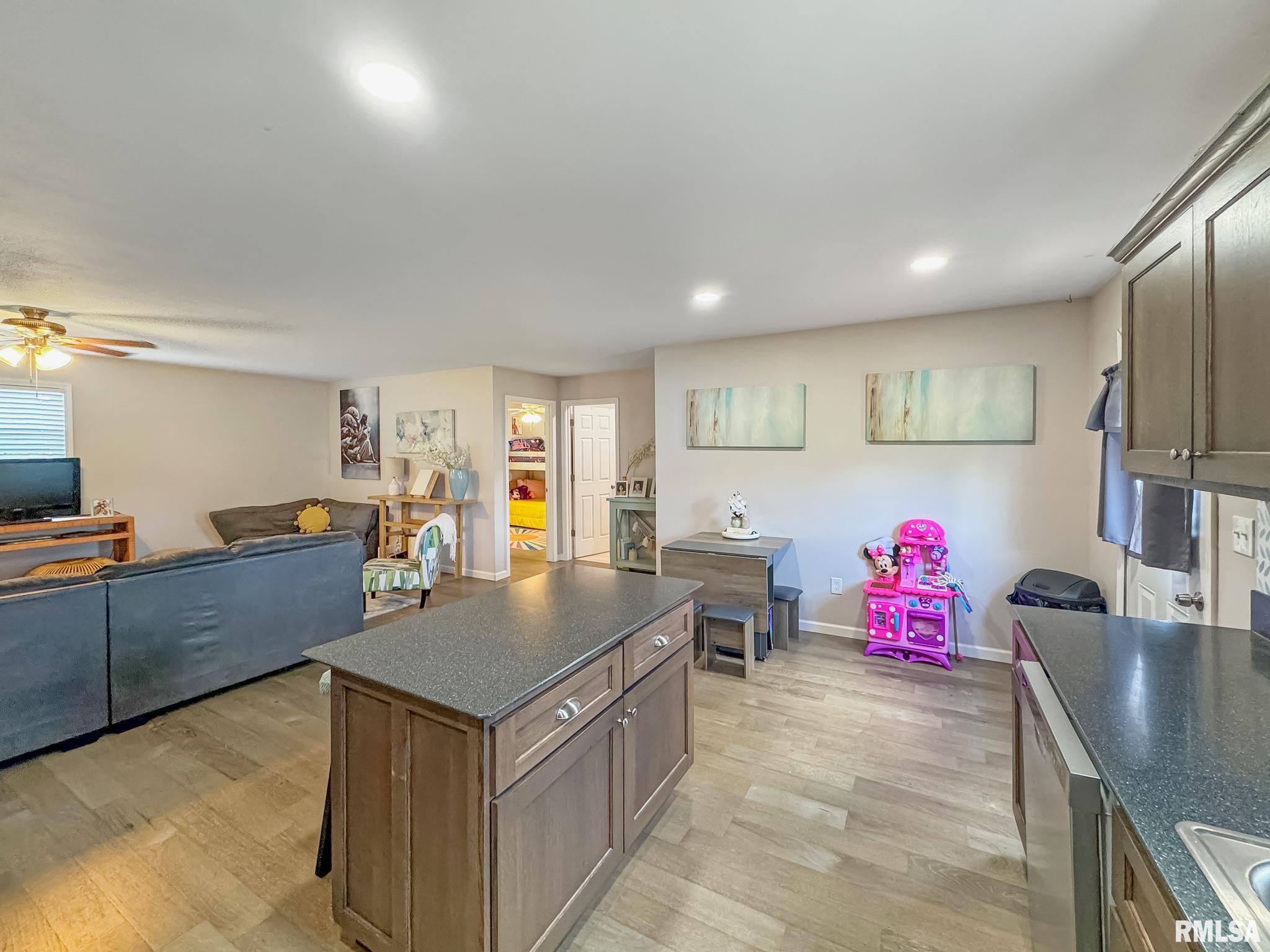 301 Mechanic Street Mount Sterling, IL 62353 - Photo 8 of 16